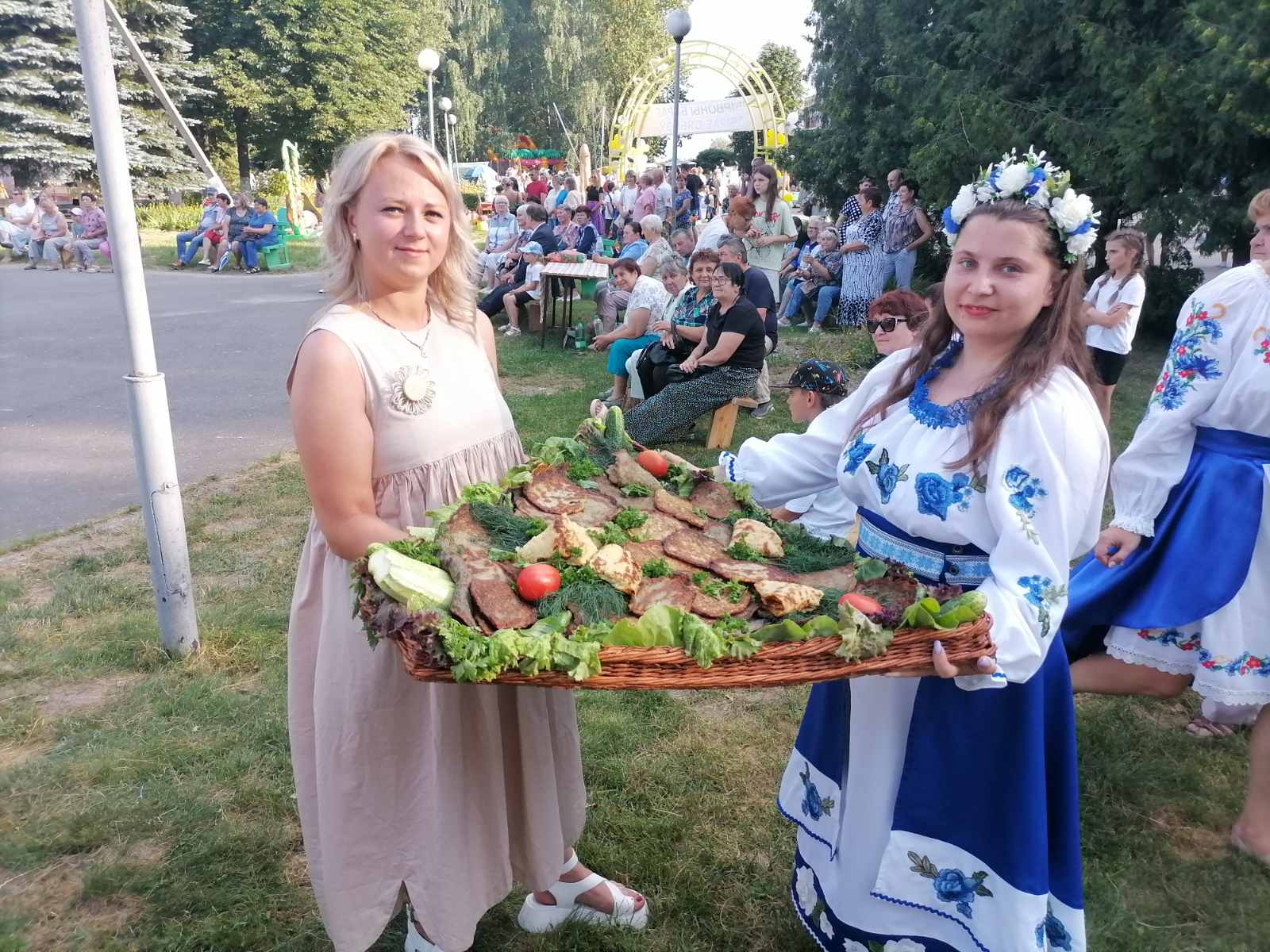 Ярко, празднично, весело: Красный Берег вновь собрал друзей - Гомельская  областная организация Белорусского профсоюза...